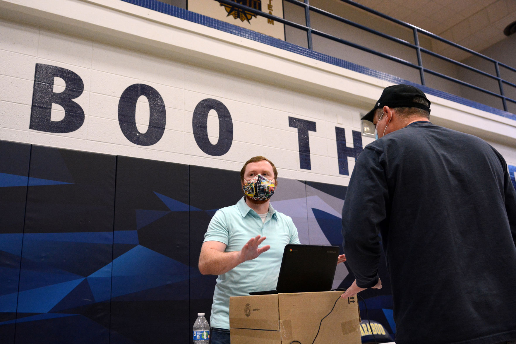 Baraboo High School hosts mass vaccination clinic